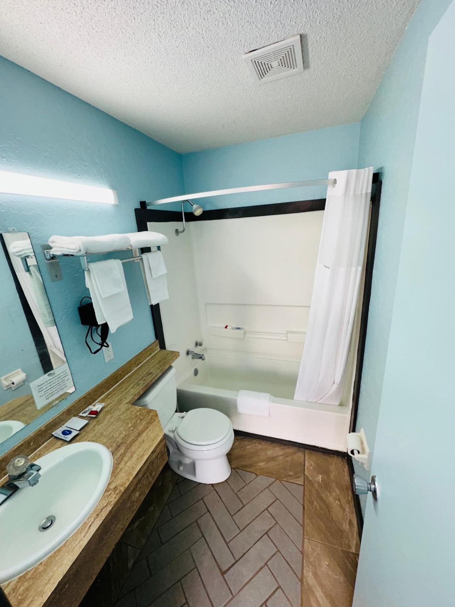 Travel Inn & Suites Emporia Zewnętrze zdjęcie